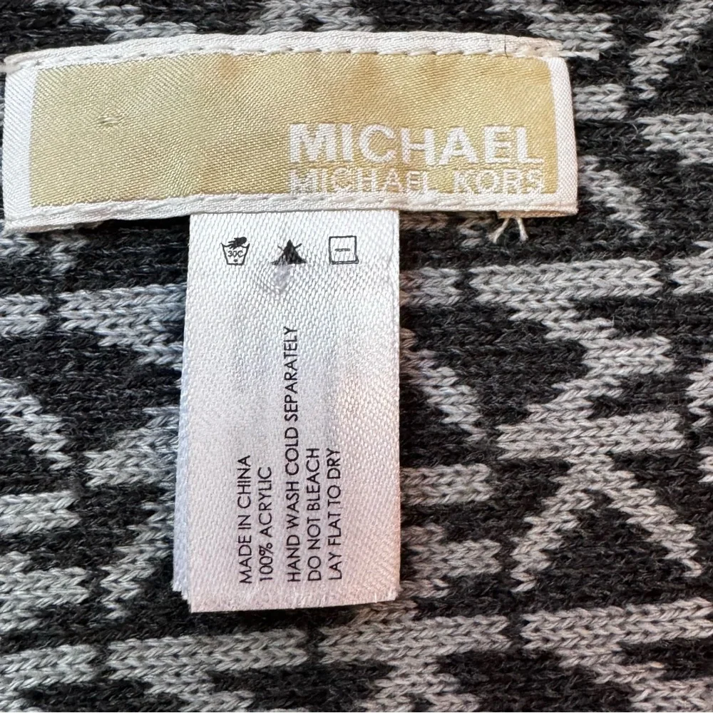 Michael Kors Scarf - Picture 5 of 6